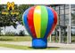 Dos balões infláveis da propaganda do evento relativo à promoção branco vermelho amarelo