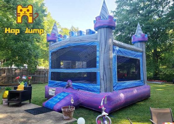 A linha 4 costurou o castelo de salto do quintal inflável interno da criança da casa do salto